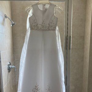 David's Bridal Size 7 Style E1006 Color White